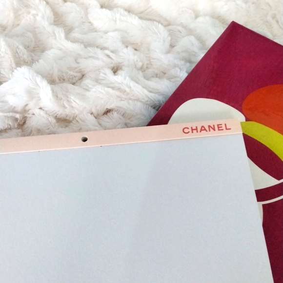 Authentic Chanel book of photos from Spring Collection of 2000 (17" x 12") - Picture 4 of 15